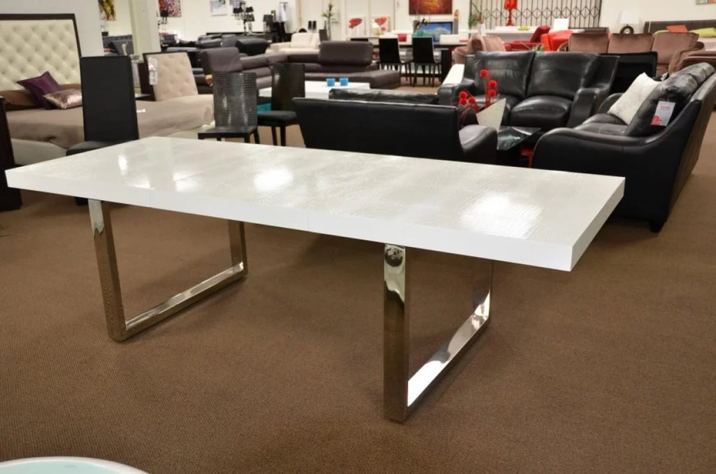 White Dining Table E924652